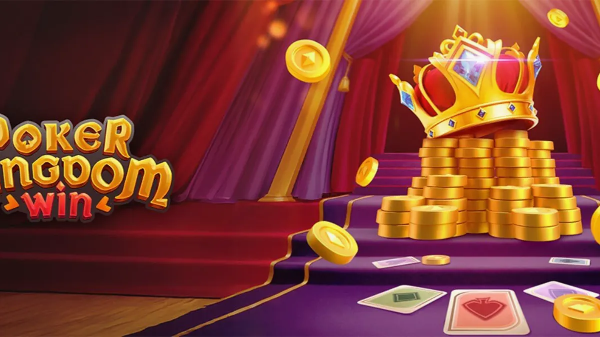 Tangkapan layar permainan slot Poker Kingdom Win menampilkan gulungan bertema kerajaan dengan simbol kartu remi dan ksatria.